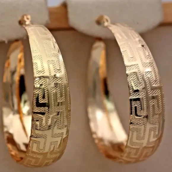 New Gold Round 4.5 cm Diameter Hoop Earrings - Picture 4 of 5